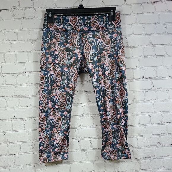 LuLaRoe Jade XS 2/4 Floral Paisley Capri Athletic Leggings Workout Yoga Pants - Picture 8 of 8